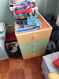  scrivania stanzetta piu comodino e tavolo