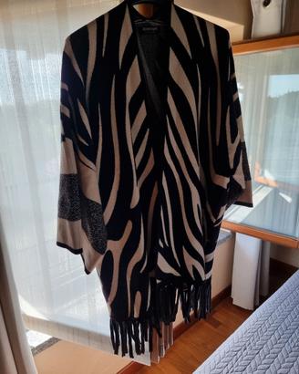Poncho aperto sul davanti del brand Dressinput