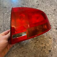 faro posteriore dx audi a4 b7
