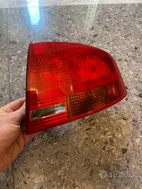 faro posteriore dx audi a4 b7