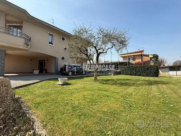 Villa singola con ampio giardino