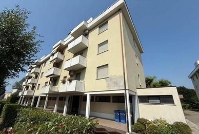 Immobile in asta di 111 m² con 3 locali e box auto