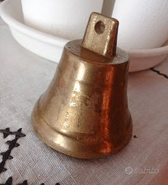 Piccola campana metallica decorativa