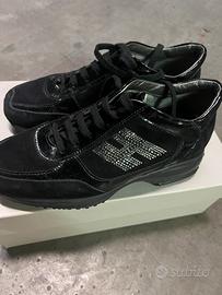 Scarpe nere con strass