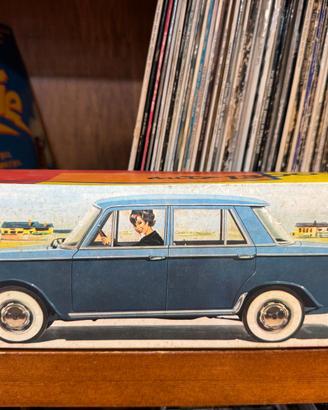 Modellino auto fiat 1300 in latta vintage anni 60