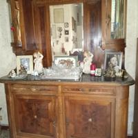 credenza con alzata a vetrina