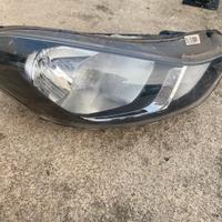 Faro hyunday i 20 nuovo