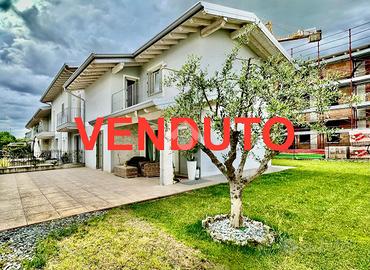 VILLA A SCHIERA D'ANGOLO A RODENGO SAIANO