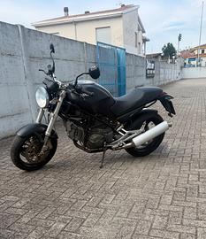 Ducati Monster 750 dark carb
