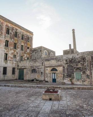 Palazzo / Stabile di 2235 m² a Martano