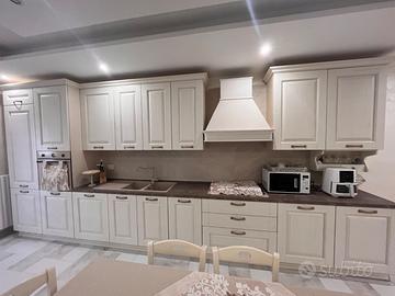 Cucina in legno massello