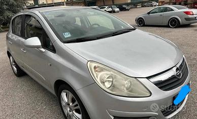 Opel Corsa 1.2 Benzina idonea neo patentati 
