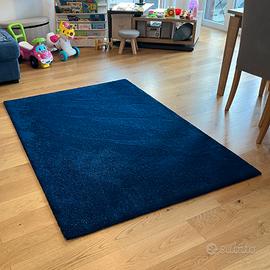 Tappeto pelo corto blu