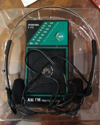 Am fm radio with headphone international r 250