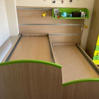 Letti scorrevoli a parete con mensola e cassettoni