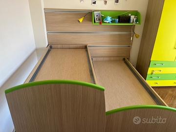 Letti scorrevoli a parete con mensola e cassettoni