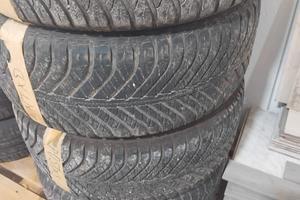 numero 4gomme  225/45/17 al 60%