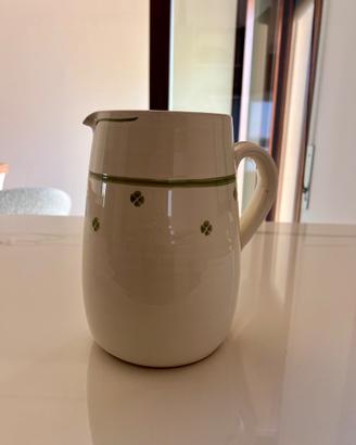 Brocca in ceramica bianca con decoro verde – stile