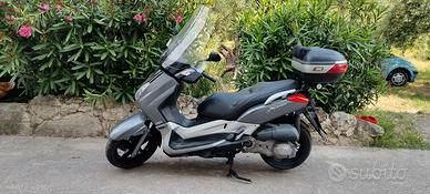 XMAX COMPLETAMENTE RIVERNICIATA