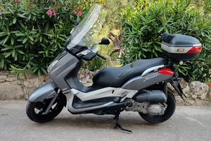 XMAX COMPLETAMENTE RIVERNICIATA