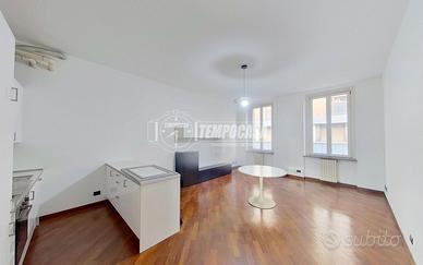 Luminoso bilocale con box in zona centrale