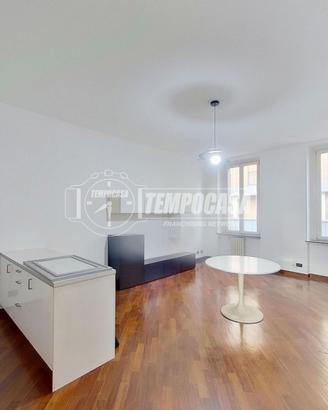 Luminoso bilocale con box in zona centrale