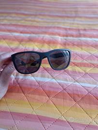 occhiali Prada da sole banda rossa