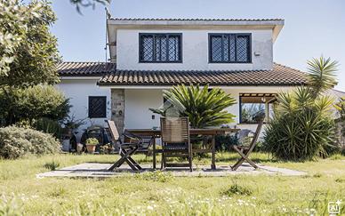 VILLA SINGOLA A BRACCIANO