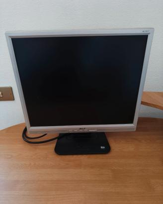 Monitor, tastiera e casse