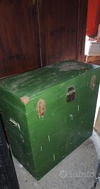 Cassapanca alta in legno colore verde