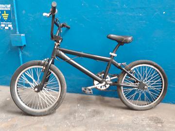 Bicicletta freestyle 