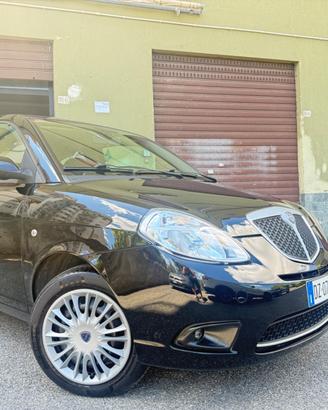 Lancia Ypsilon 1.3 MJT 75 CV Oro