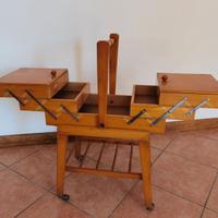 Mobiletto porta oggetti in legno