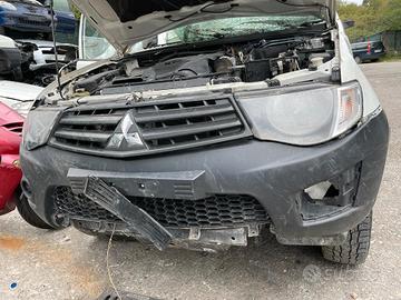 Mitsubishi l200 anno 2015