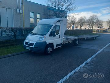 Carro peugeot boxer con carrello . Patente BE