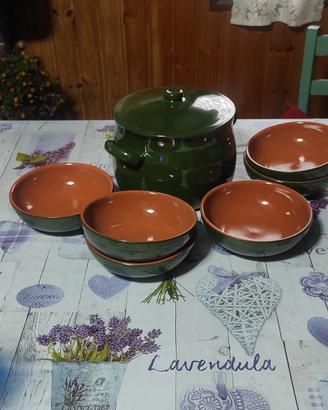 set pentola e ciotole in terracottta
