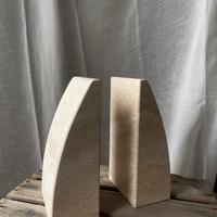 Reggilibri in marmo Travertino naturale levigato 