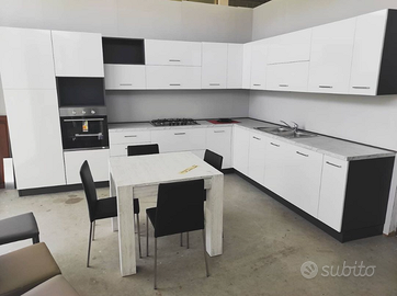 Cucina adattabile fine serie - adattabile quasi 7m