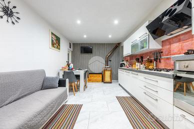 VILLA A SCHIERA A NARZOLE