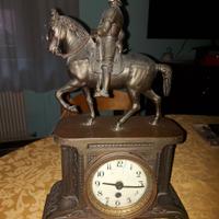 orologio con statua a cavallo