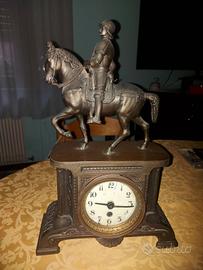 orologio con statua a cavallo