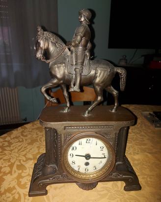 orologio con statua a cavallo