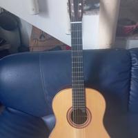 chitarra classica amplificata