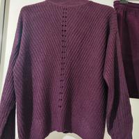Maglione e gonna bordò 