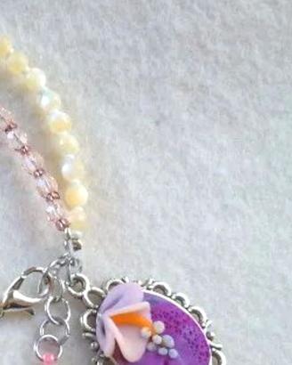 Bracciale madreperla, cristalli e ciondolo