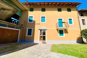 CASA DI CORTE A MERETO DI TOMBA
