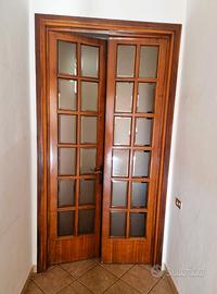 GRANDE PORTA IN LEGNO E VETRO