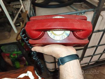 Telefono vintage rosso