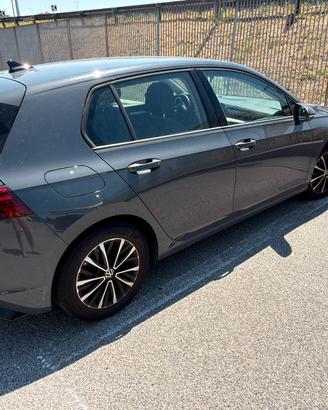 Cerchi golf 8 (R16) + gomme invernali Pirelli