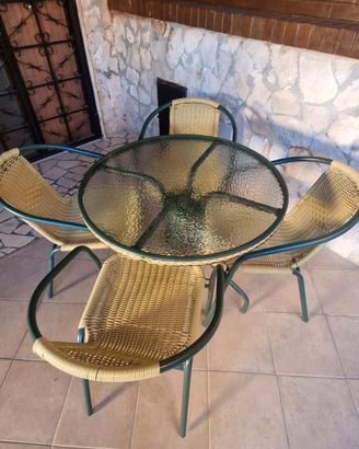 tavolino e sedie  da giardino 